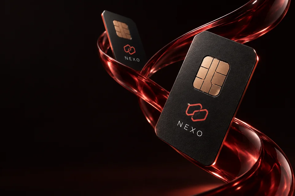 Imagen conceptual de dos SIM NexoPrivado negras con una cinta de cristal rojo.